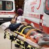 Tomruğun altında kalan gencin bacakları kırıldı Tomruğun altında kalan gencin bacakları kırıldı