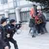 Ekim Devrimi yürüyüşüne plastik mermili müdahale: 12 gözaltı Ekim Devrimi yürüyüşüne plastik mermili müdahale: 12 gözaltı