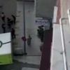 Eşinden şiddet gören kadının 5. kattan atladığı iddiası Eşinden şiddet gören kadının 5. kattan atladığı iddiası