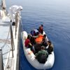 İzmir de 24 sığınmacı kurtarıldı İzmir de 24 sığınmacı kurtarıldı
