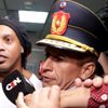 Ronaldinho, 6 ay hapis cezasına çarptırıldı