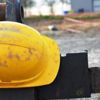 Beton parke makinesine sıkışan işçi öldü Beton parke makinesine sıkışan işçi öldü