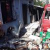 Küçükçekmece'de TIR eve çarptı