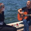 Tedavi gören genç kız için şarkı söyledi Tedavi gören genç kız için şarkı söyledi