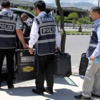 Manisa'da beş derneğe eşzamanlı polis baskını Manisa'da beş derneğe eşzamanlı polis baskını
