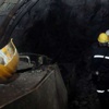 Maden işçilerin üzerine kaya parçası düştü