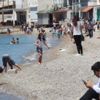 Sokağa çıkmayı tamamen yanlış anladılar, denize girdiler Sokağa çıkmayı tamamen yanlış anladılar, denize girdiler
