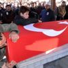 Afrin şehidi Uzman Onbaşı Umut Öznütepe son yolculuğuna uğurlandı Afrin şehidi Uzman Onbaşı Umut Öznütepe son yolculuğuna uğurlandı