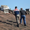 Dengesini kaybederek beton zemine çakıldı Dengesini kaybederek beton zemine çakıldı