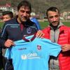 Ünal Karaman'dan futbol okuluna ziyaret Ünal Karaman'dan futbol okuluna ziyaret