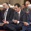 Esad, Şam'da namaz kılarken görüntülendi Esad, Şam'da namaz kılarken görüntülendi