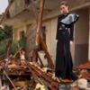 Enkaz üzerinde verilen pozlar linç edildi Enkaz üzerinde verilen pozlar linç edildi