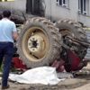 Korkunç kaza! Traktör devrildi, sürücünün cansız bedeni sıkıştığı yerden vinç yardımıyla çıkartıldı Korkunç kaza! Traktör devrildi, sürücünün cansız bedeni sıkıştığı yerden vinç yardımıyla çıkartıldı