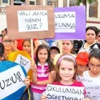 Öğrenci Ve Velilerinden 'Okuluma Dokunma' Eylemi Öğrenci Ve Velilerinden 'Okuluma Dokunma' Eylemi
