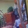 Erkek gözcülük yaptı 3 kadın çaldı Erkek gözcülük yaptı 3 kadın çaldı
