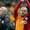 Sneijder Denizli'yi de taraftarın önüne attı