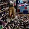 Sinir krizi geçiren kadın marketi altüst etti