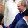 Trump ve Putin’den sıcak tokalaşma