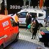 Esenyurt ta, tahta süpürge sapıyla kavga Esenyurt ta, tahta süpürge sapıyla kavga
