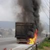 TIR'ın lastikleri yandı
