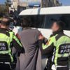 Kuşadası’nda trafik polisine taşlı saldırı Kuşadası’nda trafik polisine taşlı saldırı
