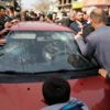 Öğrencileri taciz ettiği ileri sürülen kişiyi, öfkeli kalabalığın elinden polis kurtardı