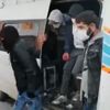 15 kişilik minibüsten 33 yolcu indi. Adana'daki trafik polisleri saya saya bitiremedi