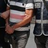 Kendilerini MİT mensubu olarak tanıtarak suç örgütü kuran 3 kişi tutuklandı Kendilerini MİT mensubu olarak tanıtarak suç örgütü kuran 3 kişi tutuklandı