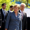 Göçmen karşıtlarından sığınmacıları ziyaret eden Merkel'e tepki Göçmen karşıtlarından sığınmacıları ziyaret eden Merkel'e tepki
