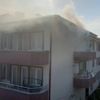 3 katlı binada yangın: Aile çatıdan kurtarıldı 3 katlı binada yangın: Aile çatıdan kurtarıldı