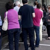 Referandum kararı ATM kuyruğunda bayılttı