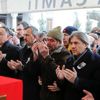 İdlib şehidi Uzman Onbaşı Davut Özcan son yolculuğuna uğurlandı İdlib şehidi Uzman Onbaşı Davut Özcan son yolculuğuna uğurlandı