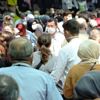 Bayram öncesi akın ettiler! Çarşı pazarda adım atacak yer kalmadı