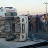 İzmir'de minibüs otomobille çarpıştı: 5'i çocuk 11 yaralı İzmir'de minibüs otomobille çarpıştı: 5'i çocuk 11 yaralı