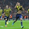 Fenerbahçe, Galatasaray'ı son dakikada yıktı Fenerbahçe, Galatasaray'ı son dakikada yıktı