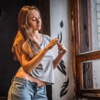 Foto Galeri: Göğüsleriyle resim yapıyor Foto Galeri: Göğüsleriyle resim yapıyor