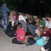 2 minibüsteki 100 'Umut yolcusu' yakalandı 2 minibüsteki 100 'Umut yolcusu' yakalandı