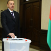 Azerbaycan sandık başında Azerbaycan sandık başında