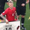 Danimarkalı futbolcular 2. turu Eriksen'e hediye ettiler Danimarkalı futbolcular 2. turu Eriksen'e hediye ettiler