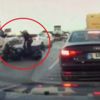 Otomobil trafikte yavaşlayan motosiklete arkadan böyle çarptı