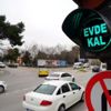 Balıkesir de trafik levhalarıyla "Evde kal" uyarısı