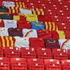 Göztepe, taraftarının formalarını tribüne taşıyor Göztepe, taraftarının formalarını tribüne taşıyor
