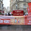 Hekimlerin yürüyüşüne polis engeli Hekimlerin yürüyüşüne polis engeli