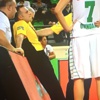 Hakem Fatih Arslanoğlu maçı sedyede terketti Hakem Fatih Arslanoğlu maçı sedyede terketti