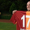 Burak'tan Sneijder'e Hediye