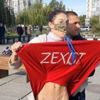 FEMEN üyesi kadından çıplak eylem. Ukrayna devlet Başkanı Vladimir Zelenskiy'i protesto etti