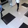 Hastaneden kanser ilacı çalarken kameraya yakalandı Hastaneden kanser ilacı çalarken kameraya yakalandı