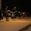 Sosyal mesafeyi hiçe sayıp yangını izlediler Sosyal mesafeyi hiçe sayıp yangını izlediler