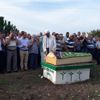 Tren kazasında hayatını kaybeden kadın, Edirne'de toprağa verildi Tren kazasında hayatını kaybeden kadın, Edirne'de toprağa verildi