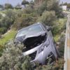 Ehliyetsiz sürücü şarampole uçtu: 2 yaralı Ehliyetsiz sürücü şarampole uçtu: 2 yaralı